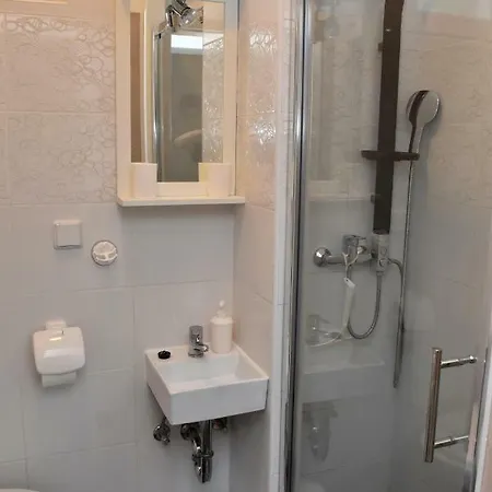 Resetic Apartment Vir